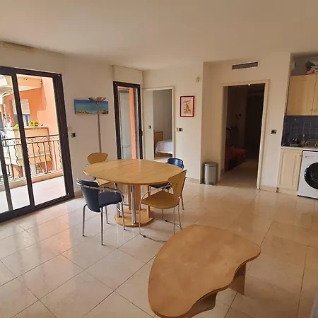 2 Near The Old Port - Saint-raphael