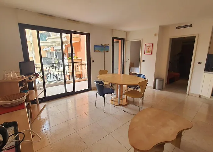 2 Near The Old Port - Saint-raphael *