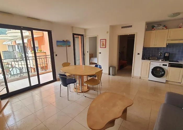 2 Near The Old Port - Saint-raphael