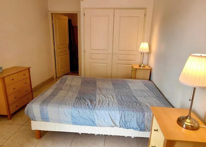 2 Near The Old Port - Saint-raphael